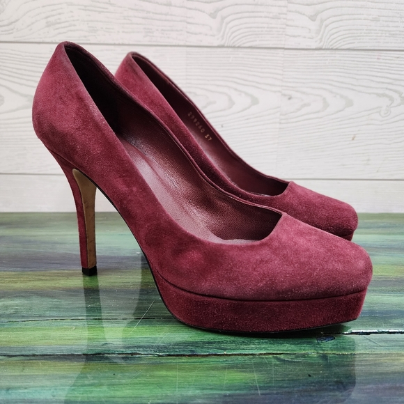 Gucci Shoes - Gucci Suede Pumps‎